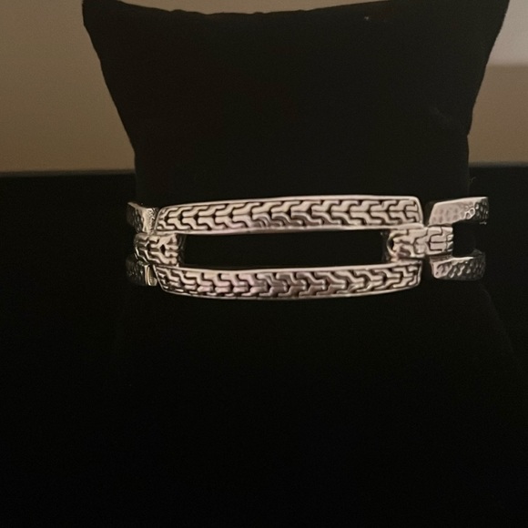 Luxury Artisan of Bali Oval Cuff. Crafted of solid sterling silver.